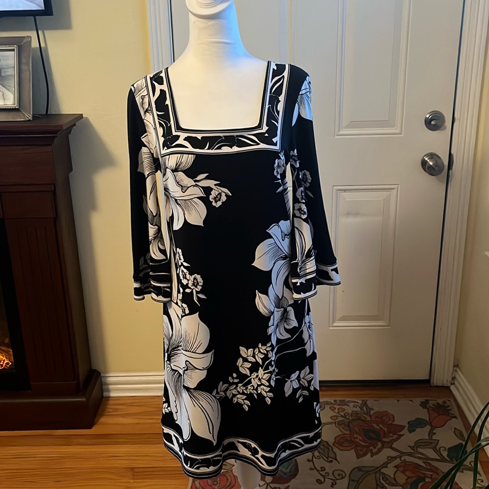 Vintage White House black market dress.